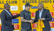 Newly signed Kaizer Chiefs striker Leonardo Castro is flanked by the club's head coach Steve Komphela (L) and football manager Bobby Motaung (R) during the media briefing to unveil new players at Chiefs Village on January 10, 2018 in Johannesburg, South Africa. 