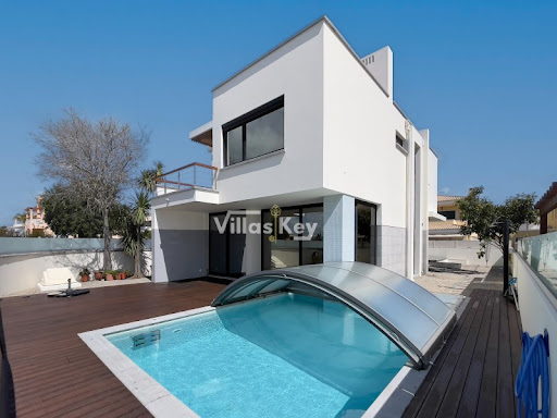 Maison avec piscine et terrasse 3