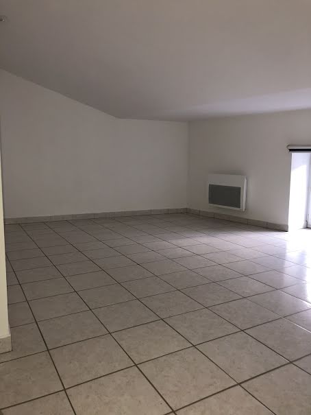 Location  duplex 3 pièces 53.37 m² à Satillieu (07290), 390 €