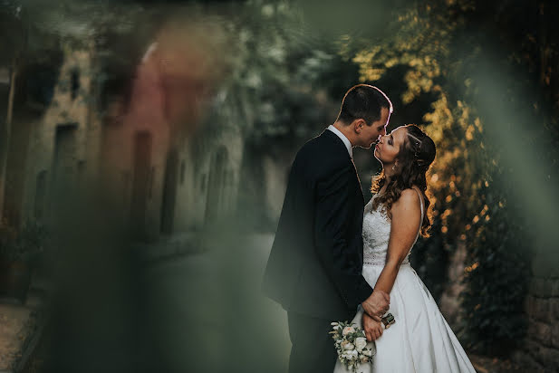 Jurufoto perkahwinan Daniel Cseh (tothemoonandback). Foto pada 30 Ogos 2018