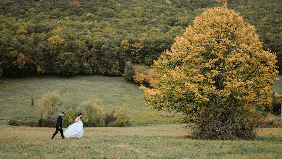 Fotógrafo de casamento Zsuzsanna Vezdén-Barabás (manaphoto). Foto de 13 de novembro 2021