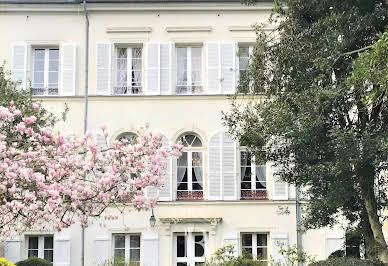 Hôtel particulier avec jardin 1