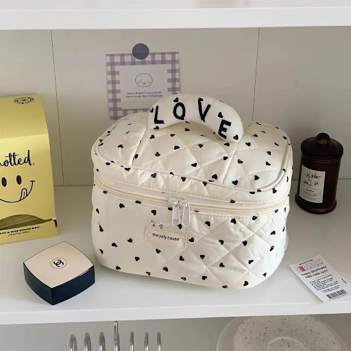 Title 6, Heart Cosmetic Portable Large Capacity Multifun...
