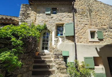 Maison avec terrasse 1