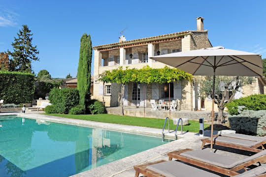 Maison avec piscine et jardin