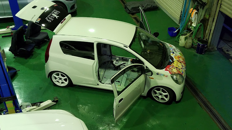 プレオバンのクルマ弄り・ブレーキパッド交換・ブレーキホース交換・内装ドンガラ・L275 ミラに関するカスタム事例の投稿画像1枚目