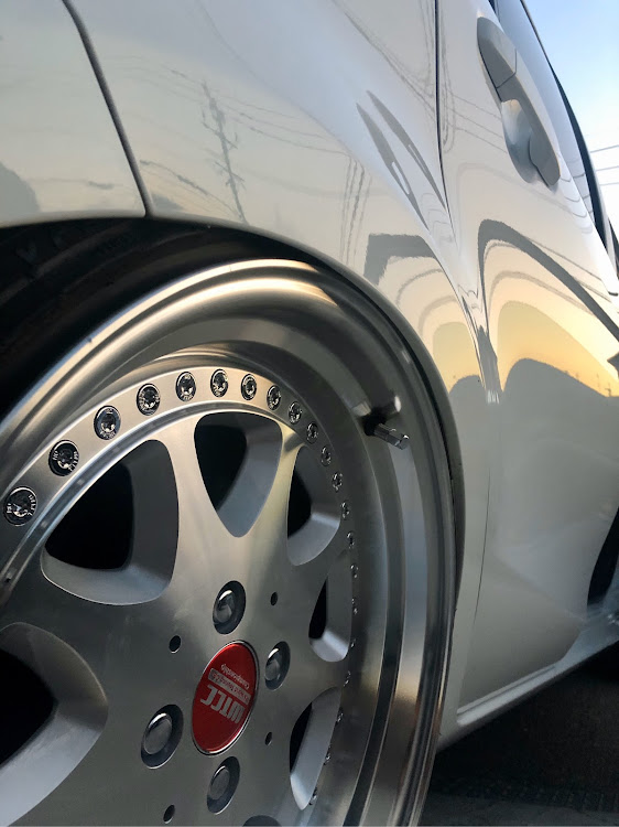 アクアのpriusc・車高調整・純ベタに関するカスタム事例の投稿画像3枚目