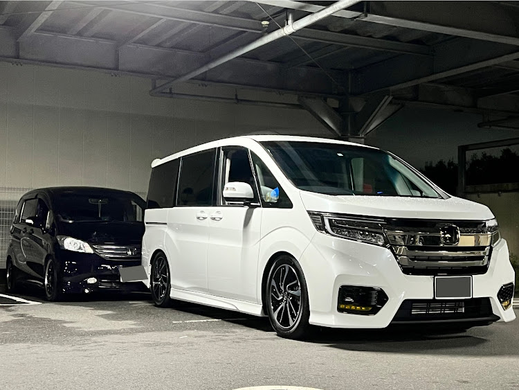 フリードのRP3ステップワゴン・撮影・10月も宜しくお願いします・仲良いメンツ・寒いけど楽しいに関するカスタム事例の投稿画像4枚目