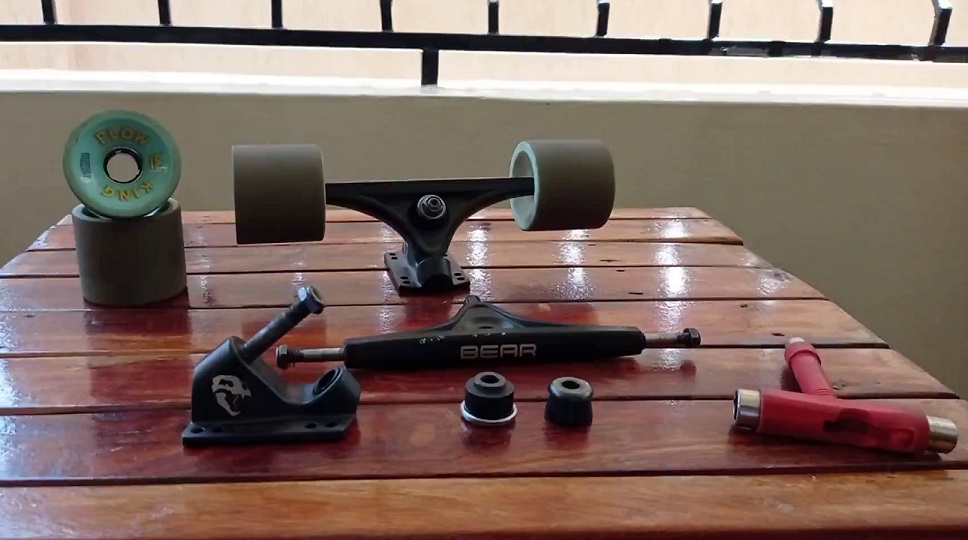 Landyachtz drop cat undercarriage disassembled - bear gen 6 trucks and hawgs plow king wheels