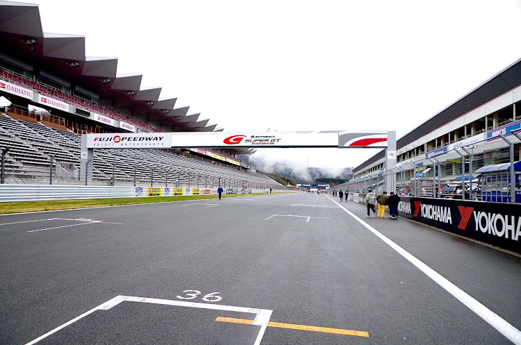シビックタイプRの富士スピードウェイ・SUPER GT・公式テスト・富士山見えませんでしたに関するカスタム事例の投稿画像2枚目