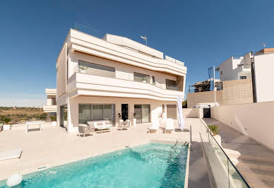 Villa avec piscine et terrasse 8