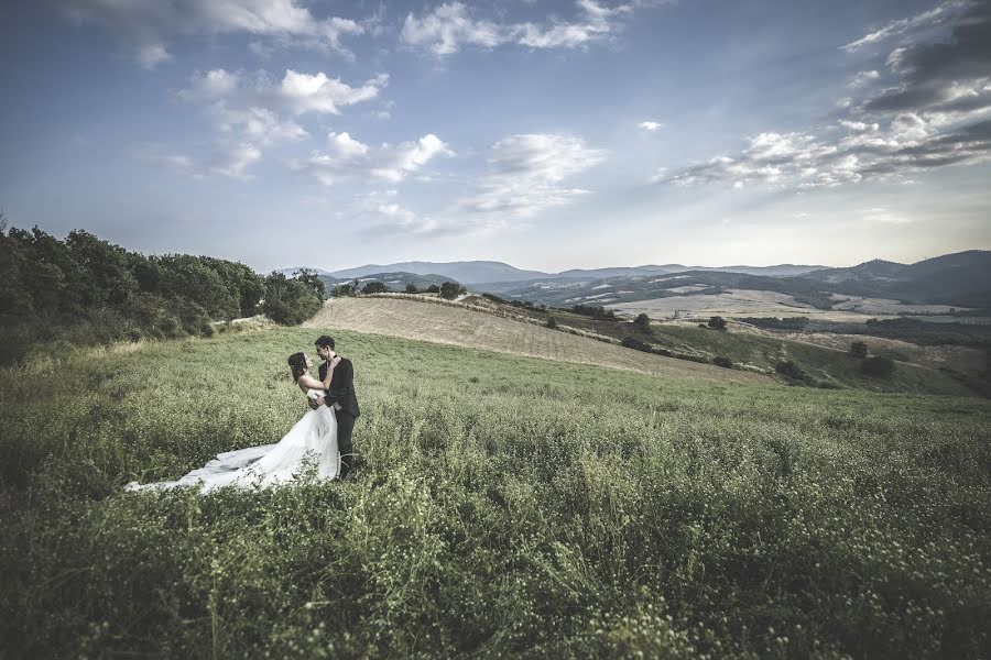 Fotógrafo de casamento Gaetano Longo (primopianocolle). Foto de 2 de janeiro 2020