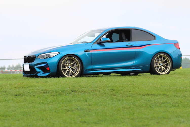 M2のBMW・夏休み・ビーナスライン・長門牧場・芝生映えに関するカスタム事例の投稿画像3枚目