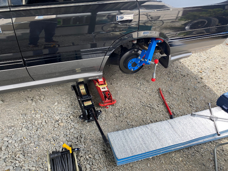 スカイラインの#北海道・#車検・自動車税納付しました・オートスポイラー・グレードエンブレム見てみたいに関するカスタム事例の投稿画像3枚目
