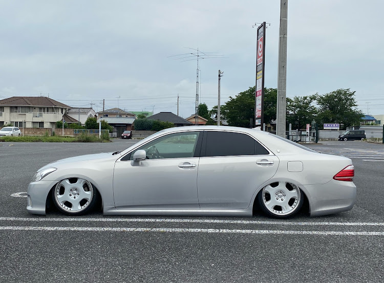 クラウンロイヤルの車高調整・超車高調アプリで遊んでみた・不正改造車取締月間・シャコタンにしたいに関するカスタム事例の投稿画像1枚目