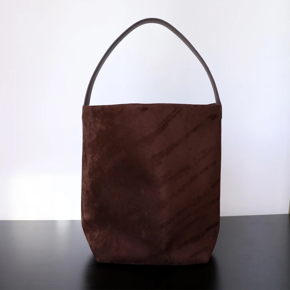 Grote Emmer Tas van Suede Koeienhuid in Casual Stijl Ideaal voor Dagelijks Gebruik en Om Al Je Spullen Stijlvol Mee Te Nemen