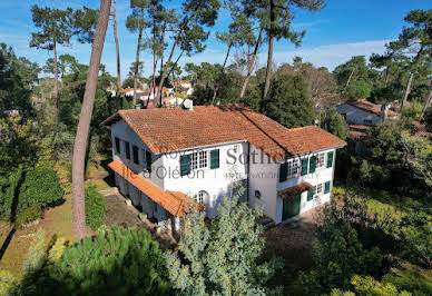 Seaside villa with garden 5