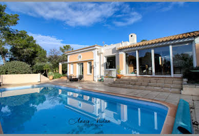 Villa avec piscine et terrasse 8