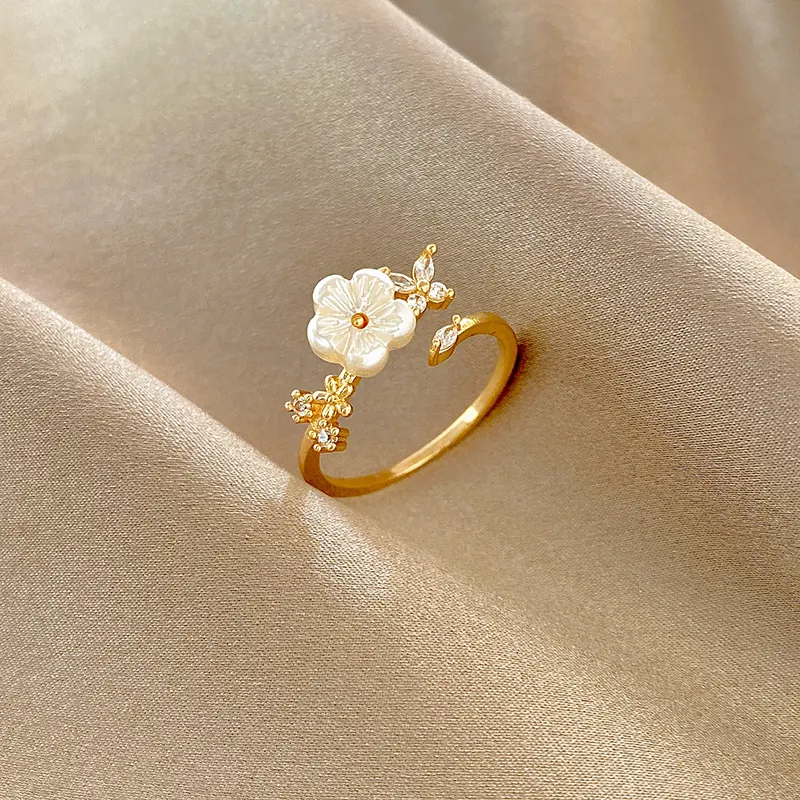 Minority Simple Branch Butterfly Ring, a delicate and elegant accessory that highlights natural beauty and adds a distin