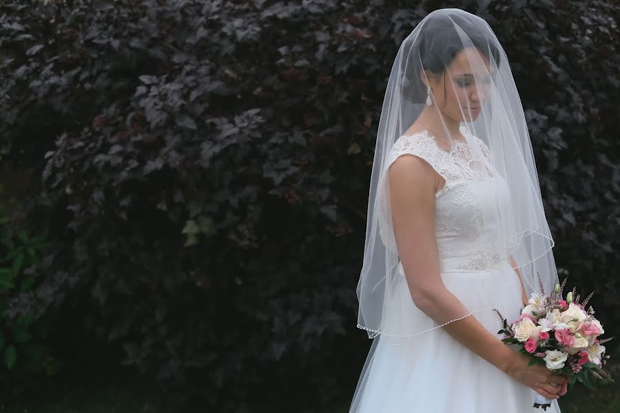 Fotógrafo de casamento Evgeniy Zharich (zharichzhenya). Foto de 4 de julho 2015