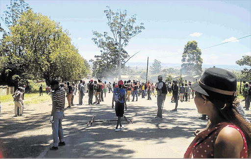 CHAOTIC SCENES: Drama unfold in Lusikisiki as protesters clash with police l To watch a video of this report, see instructions below Picture: ABONGILE MGAQELWA