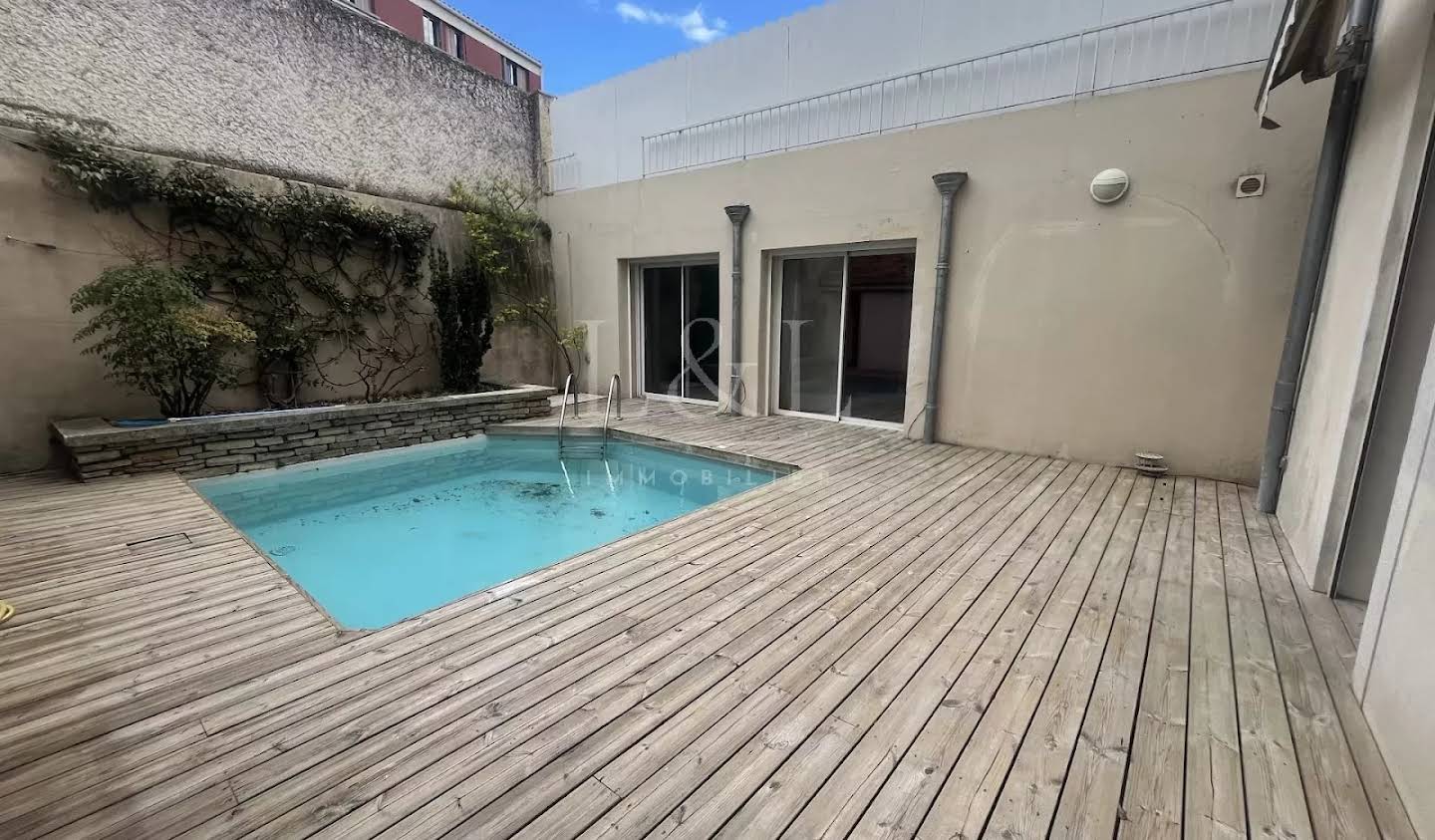 Apartment with pool Nimes