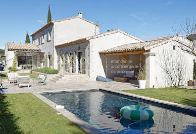 Villa avec piscine et jardin 10