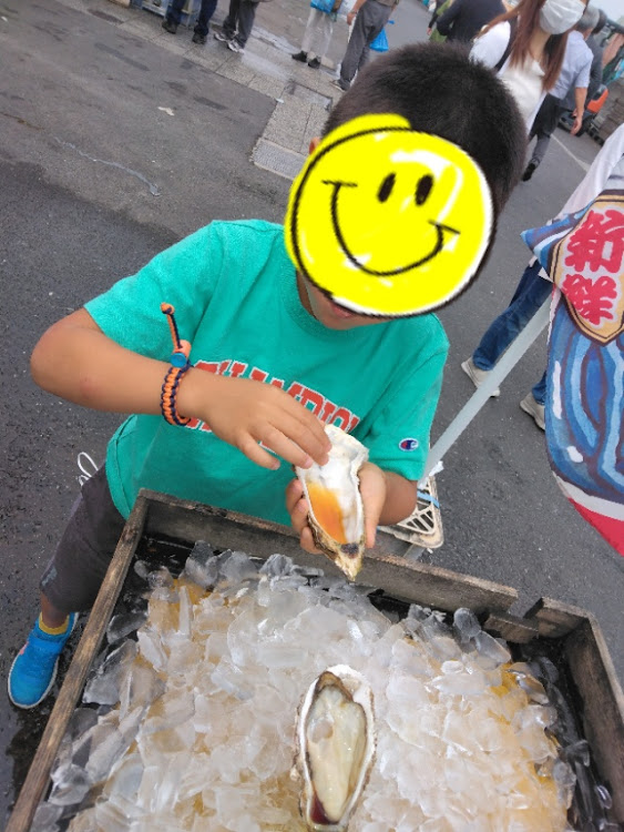 エルフトラックの福岡～大阪～名古屋～大洗港でこのあと苫小牧・2tで仕事がてら家族旅行・大洗で牡蠣食べたら、ほかの牡蠣が食べれない・時間あればすぐ旦那さんと子供で飛行機遊び・初めての磯遊び楽しかったに関するカスタム事例の投稿画像7枚目