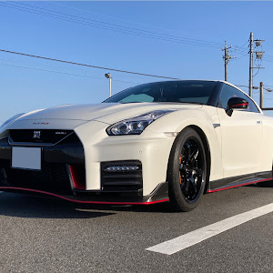 NISSAN GT-R