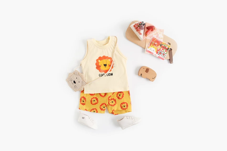 Baby romper met korte mouwen van puur katoen, zacht en ademend. Ideaal voor dagelijks comfort en spel. Perfect voor de gevoelige huid.
