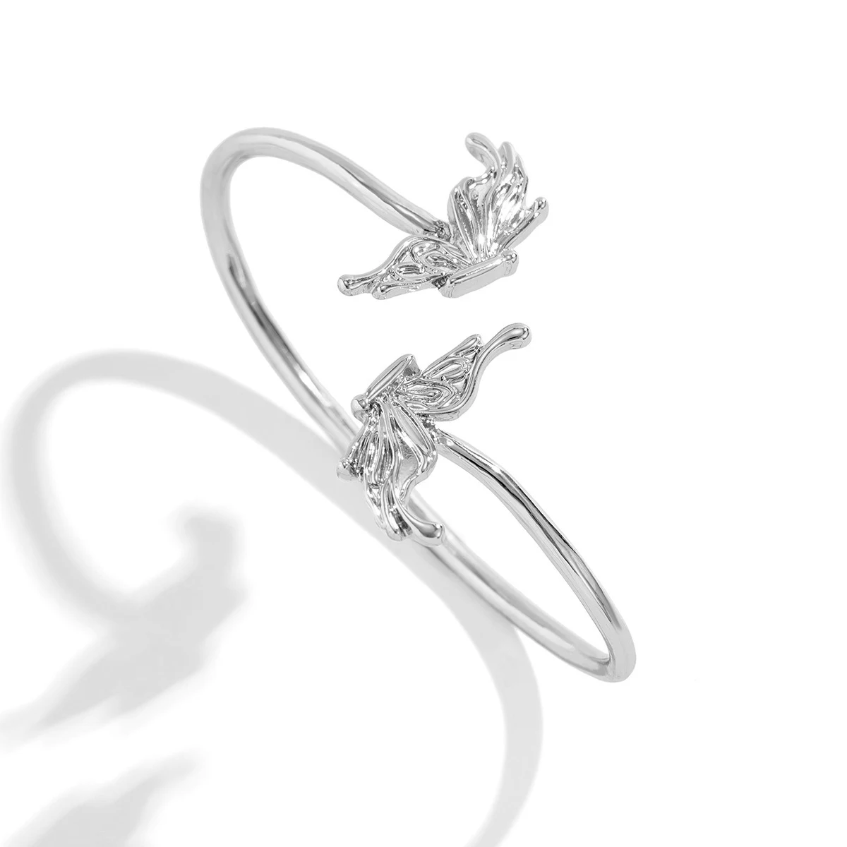 Title 9, Bracelet Ailes de Papillon Croisées Design Sense