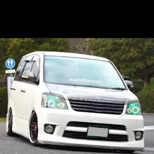 ノア AZR60G