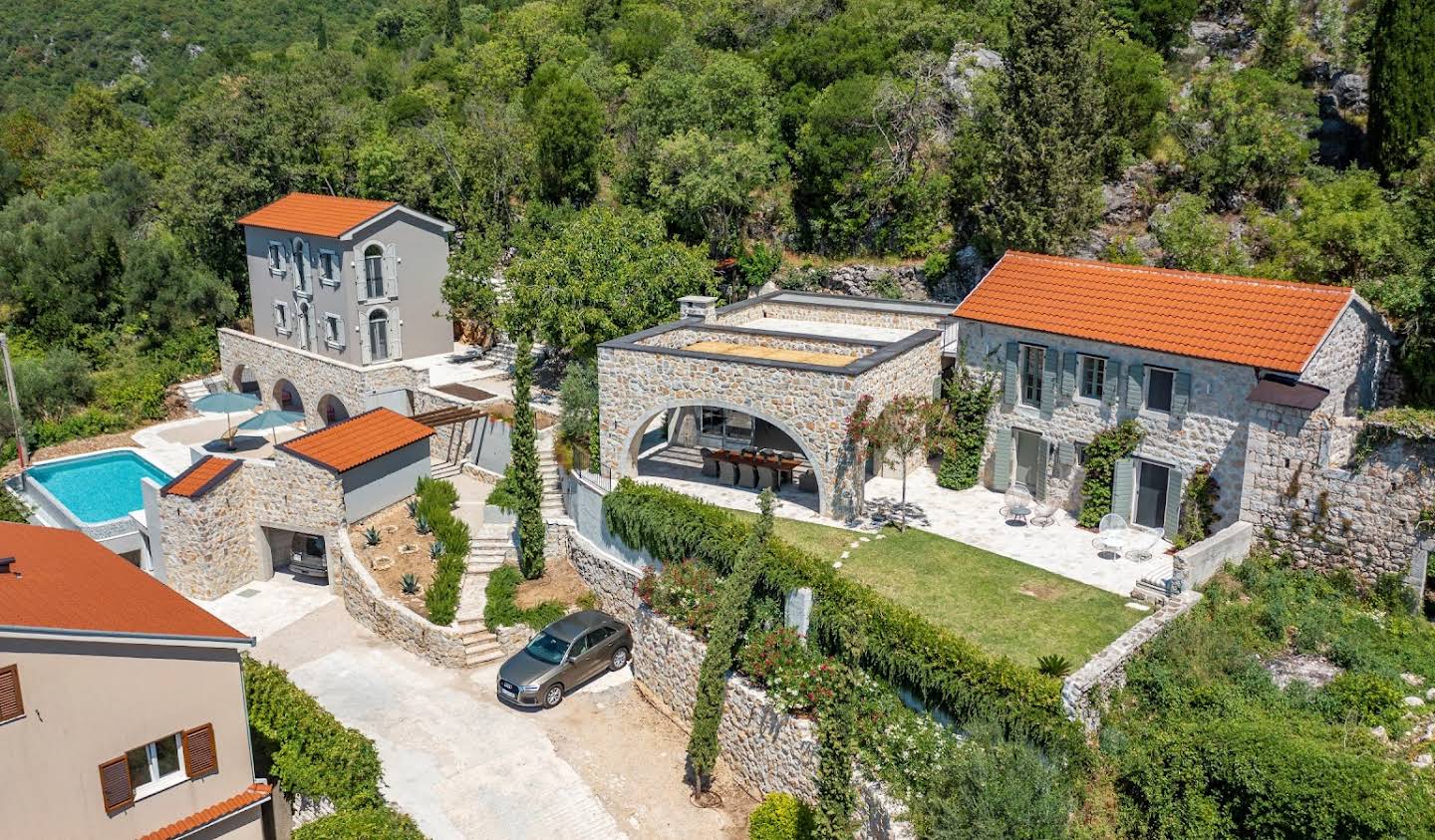 Villa with pool and garden Herceg Novi