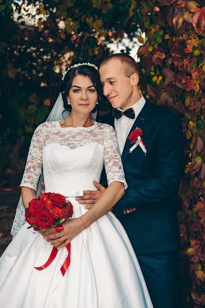 Fotografo di matrimoni Larisa Dovgalyuk (lora-foto). Foto del 17 ottobre 2017