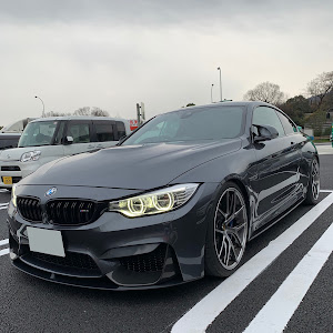 M4 クーペ F82