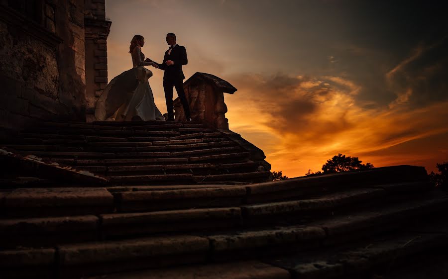 Fotógrafo de bodas Nazariy Slyusarchuk (photofanatix). Foto del 14 de junio 2019