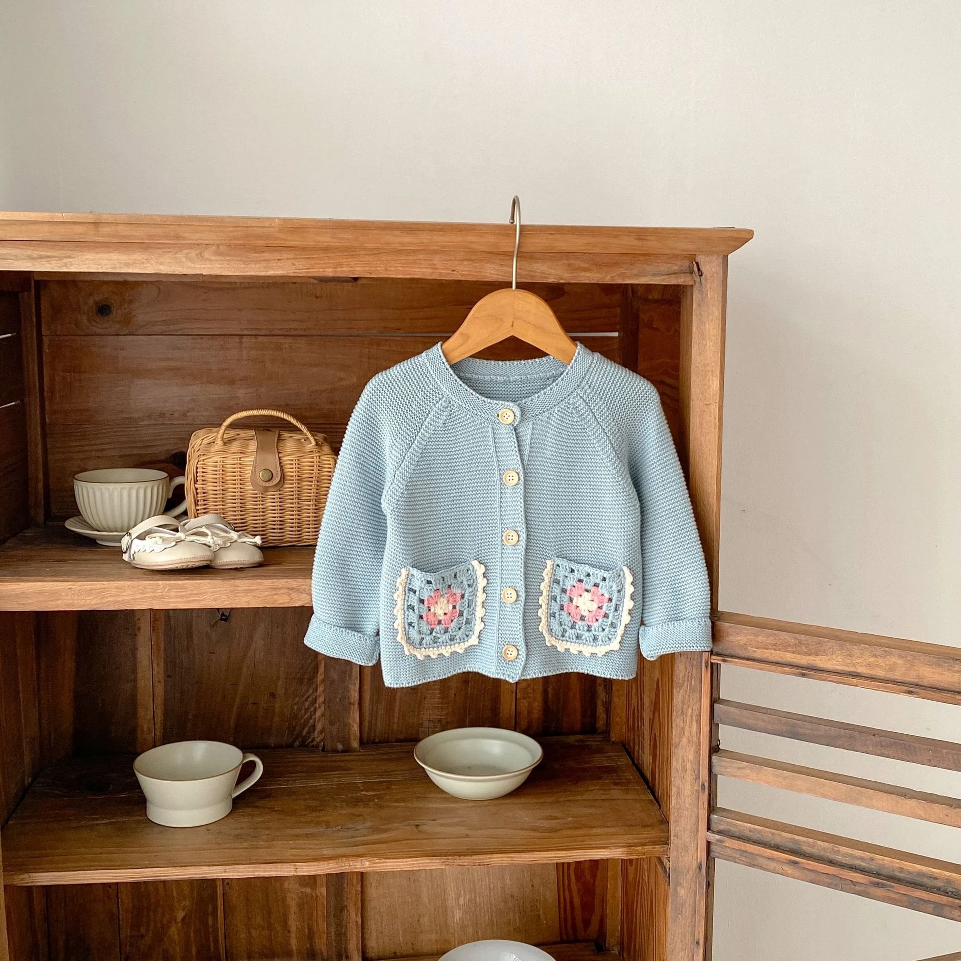 Title 2, Kinder Handgestrickter Cardigan mit Rundhalsaus...