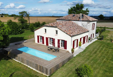 Maison avec piscine et terrasse 12