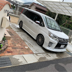 ヴォクシー ZRR80W
