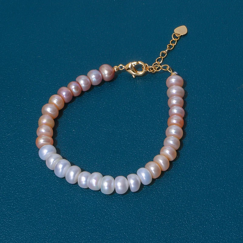 Bracciale a gradiente con perle d'acqua dolce placcato oro 14K. Un accessorio elegante e delicato, perfetto per valorizzare ogni outfit con un tocco di raffinatezza.