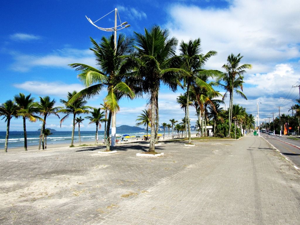 Casas à venda Praia da Enseada - Portal Do Guarujá