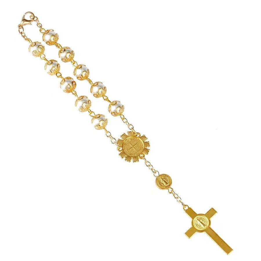 Glazen Kralen Kruis Armband, kunstmatige parels. Een tijdloos sieraad, perfect als cadeau om geloof uit te drukken.