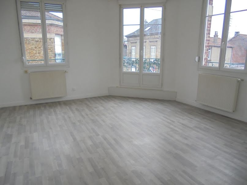 Location  appartement 4 pièces 74 m² à Noyon (60400), 595 €