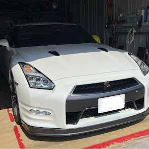 NISSAN GT-R