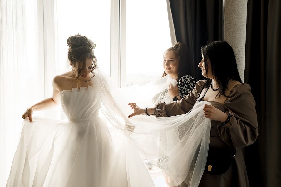 Wedding photographer Viktoriya Chayka (larumph). Photo of 23 April 2022