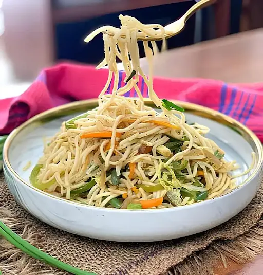 Veg Hakka Noodles