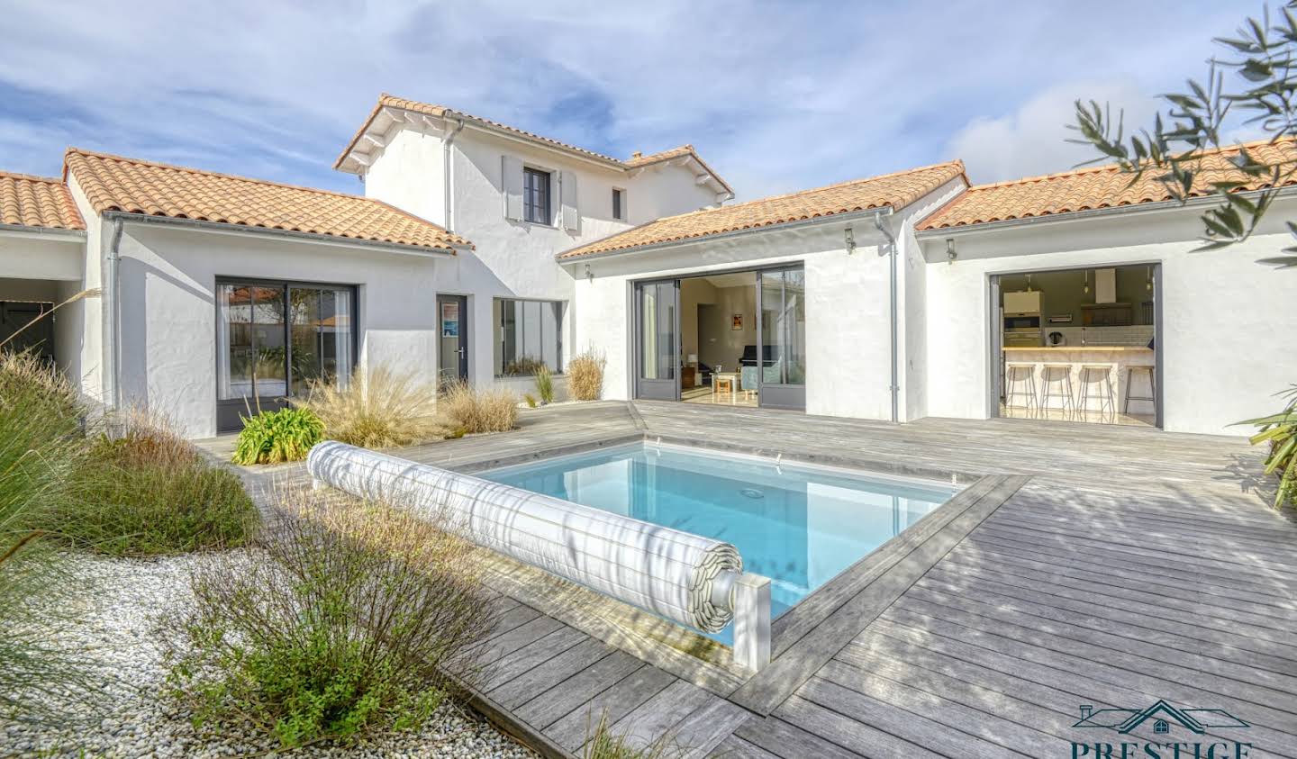 Maison avec piscine et terrasse Pornic