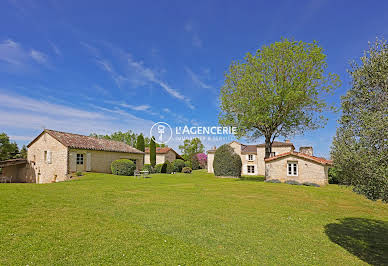 Maison avec piscine et jardin 1