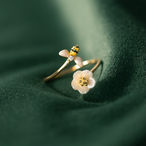 Title 2, Silver Bee Shell Ring For Women Summer Elegance...