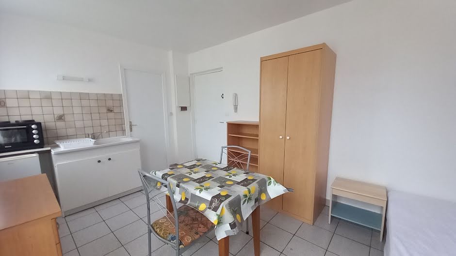 Location  appartement 1 pièce 19.5 m² à Saint-Flour (15100), 350 €